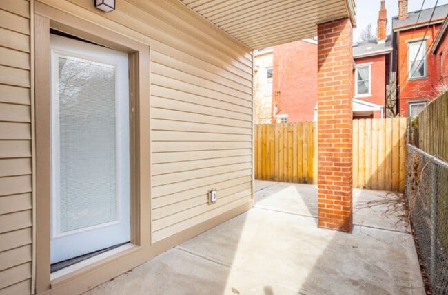 Building Photo - 3 Bedroom 1.5 Bath - Pittsburgh