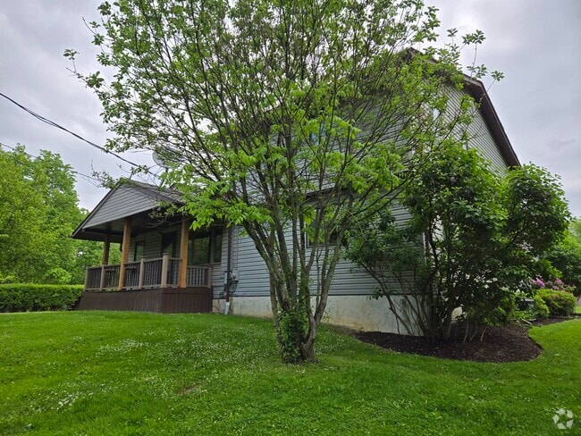 Building Photo - 10043 Chillicothe Rd Rental