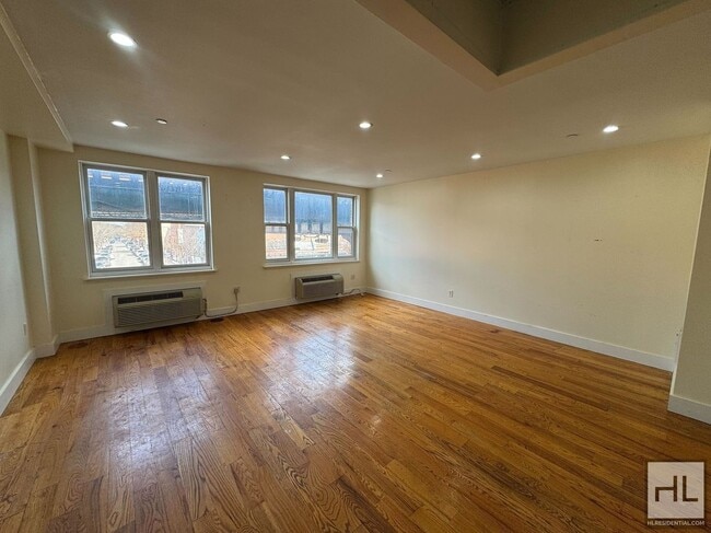 Photo - BROADWAY Unit 2F