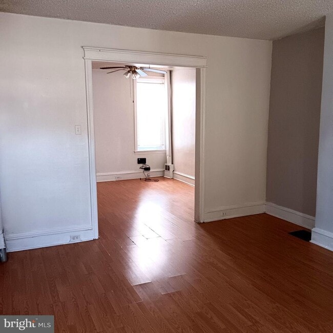 Photo - 190 W Roosevelt Blvd