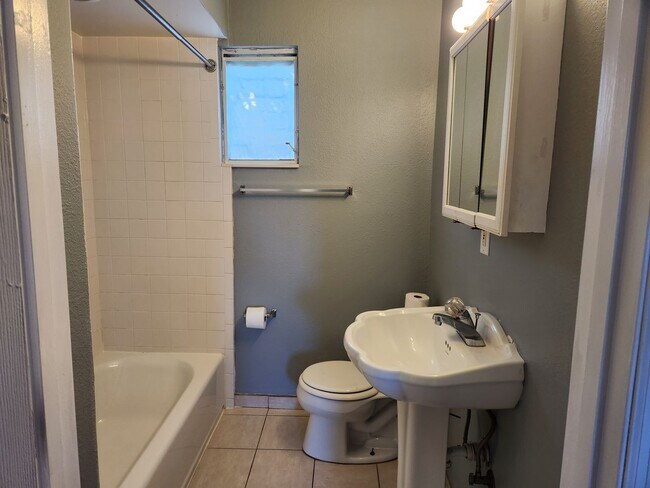 Photo - 929 N Grandview Ave Unidad 929 N. Grandview 3