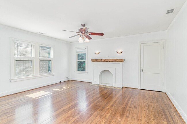 5926.5 La Vista Dr