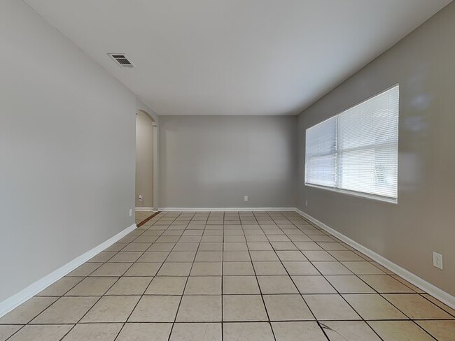 Photo - 10927 Regency Dr
