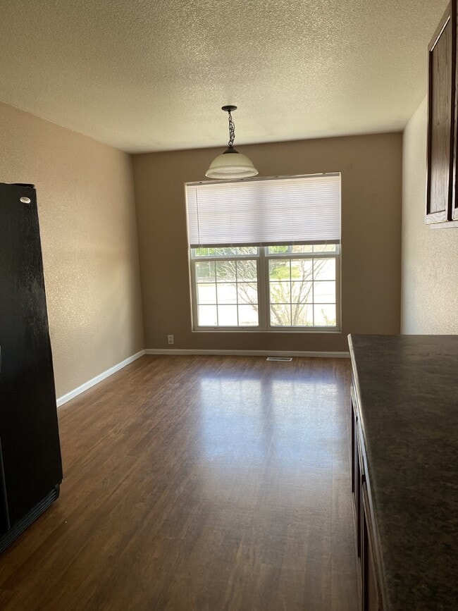 Photo - 3 bedroom - Brush Hollow