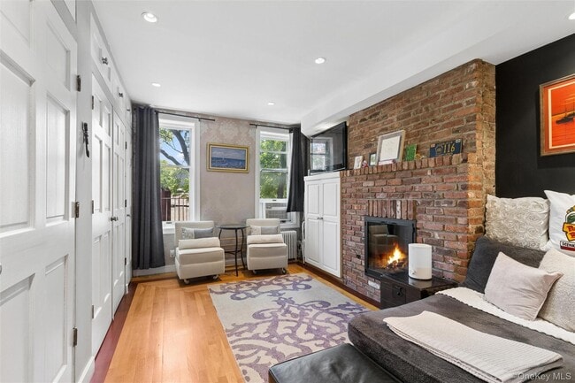 Building Photo - 24 Cornelia St Unit 10
