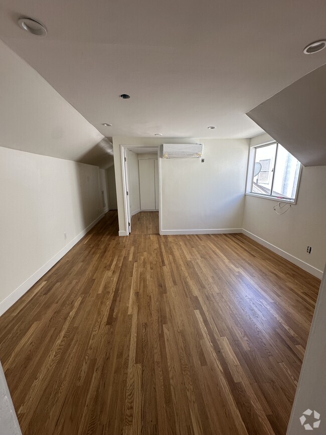 Building Photo - 4633 1/2 Melbourne Ave Unit n/a Rental