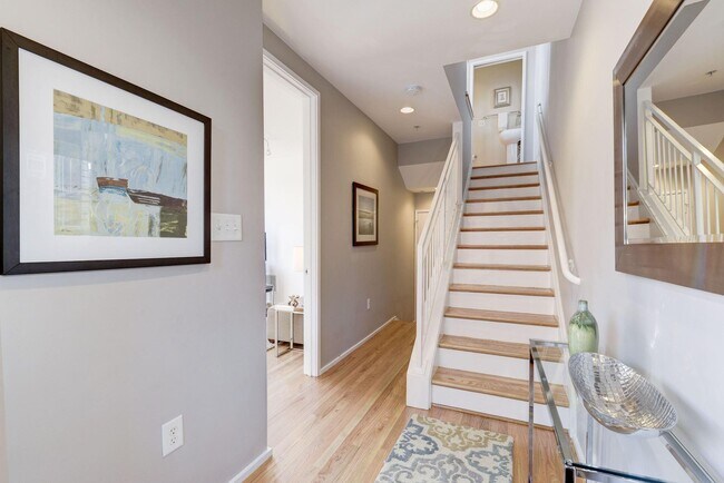 Photo - 1662 N Quinn St