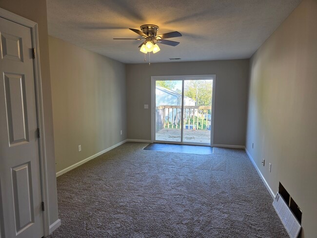 Great room - 275 Montgomery Ave Unidad 5