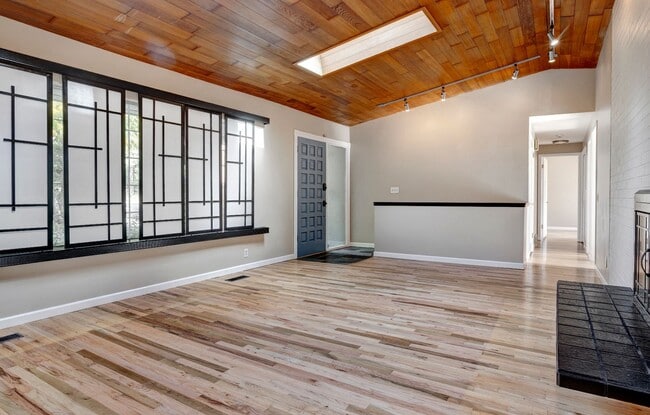 Photo - 5bd/2.75ba Shoreline House