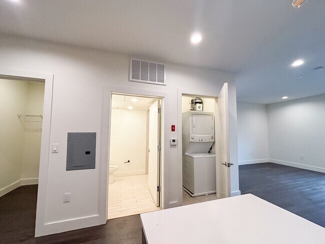 Apt. 211 - Netherwood Flats