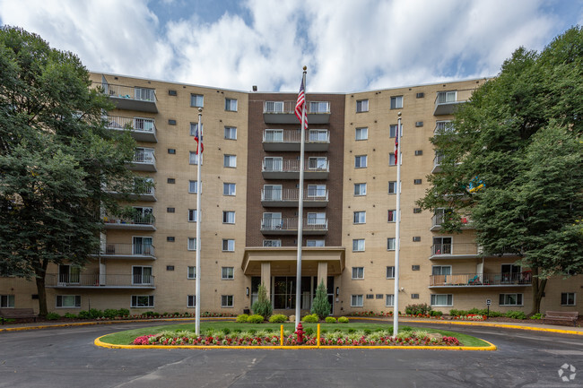 Tower in the Park - Tower In The Park Apartments