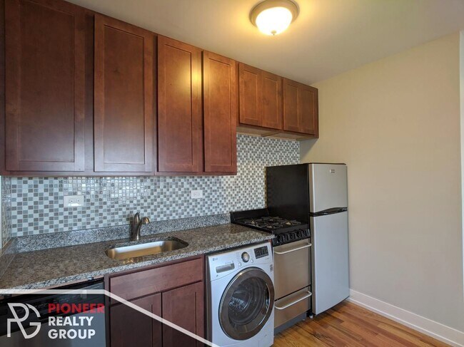 Photo - 556 W Arlington Pl Unit 2