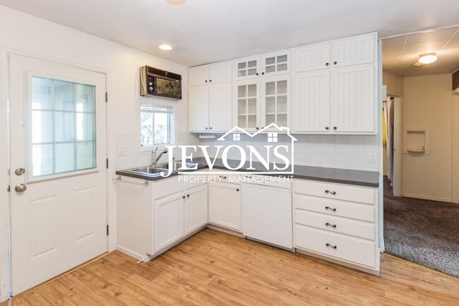 Photo - Jevons Property Management Presents this 2 bedroom and 1 bathroom property in the heart of Yakima