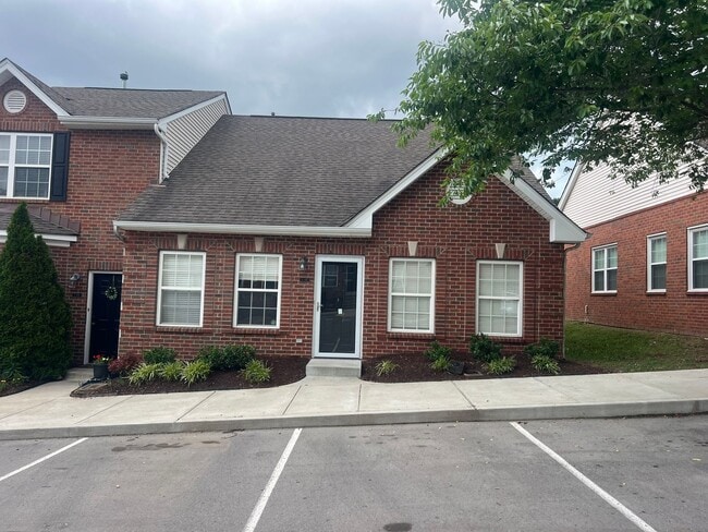 Building Photo - Charming Franklin Rental