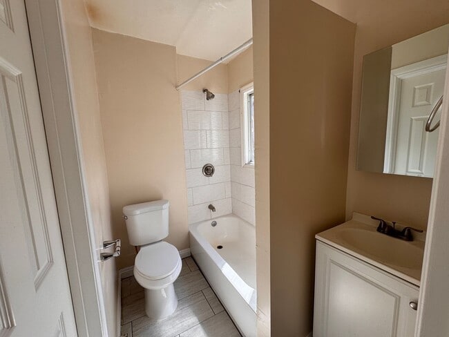 Photo - 4216 Woodlawn Ave Unidad 4218 Woodlawn