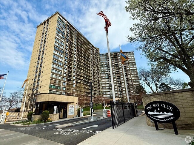 Building Photo - 2 Bay Club Dr Unit 19E Rental