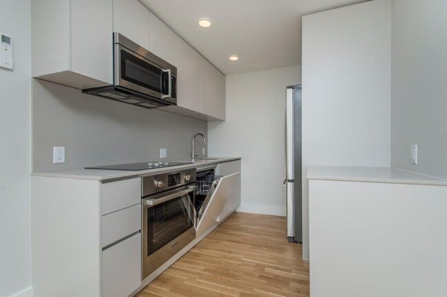 Building Photo - 334 Harvard St