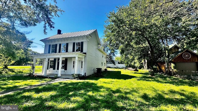 Photo - 5241 Main St