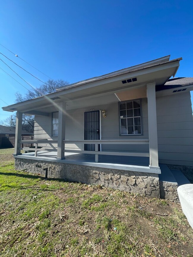 Building Photo - Three Bedroom Home in Chattanooga TN