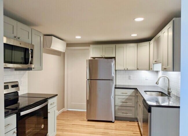 Building Photo - 209 S Meadow St Unit Apt B