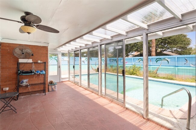 Photo - 2824 Palm Cir E