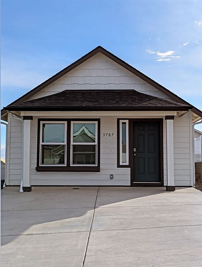 New Single Level Home in New SunRidge Community - New Single Level Home in New SunRidge Community