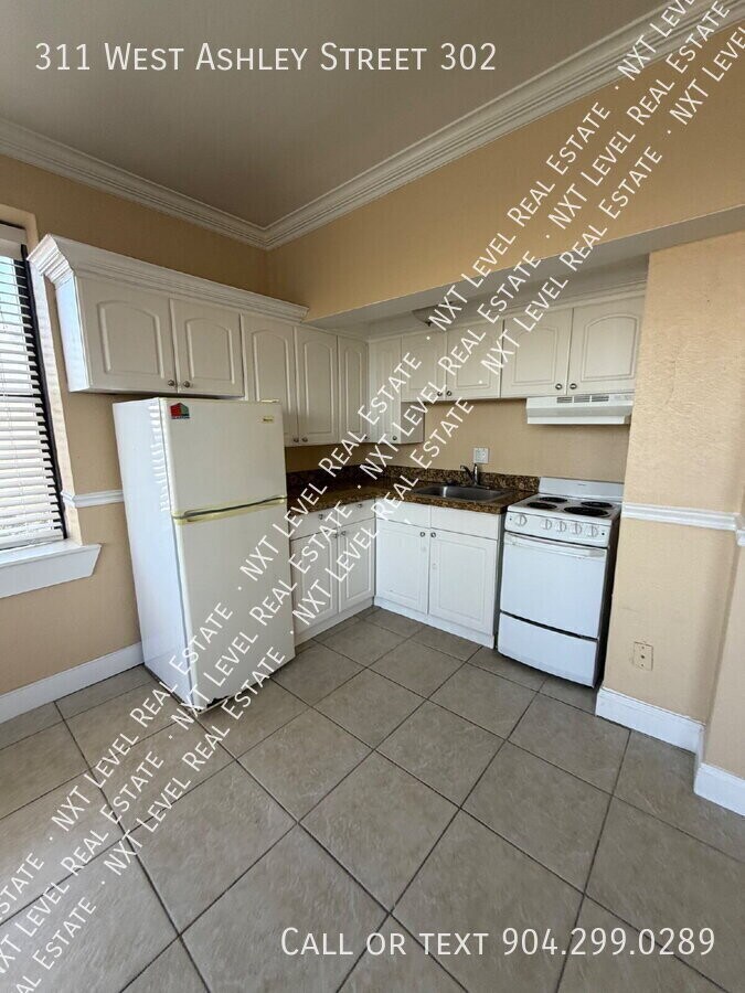 Photo - 311 W Ashley St