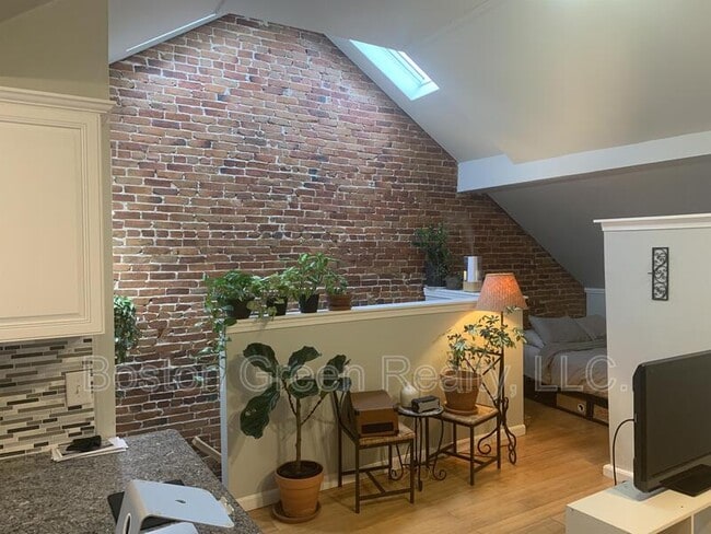 Photo - 315 Meridian St