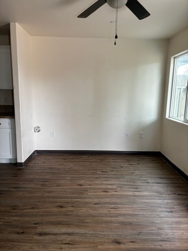 Photo - 2009 Owens St Unit A