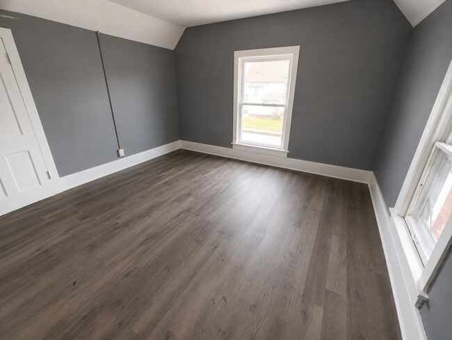 Photo - 1507 Stark Ave SW
