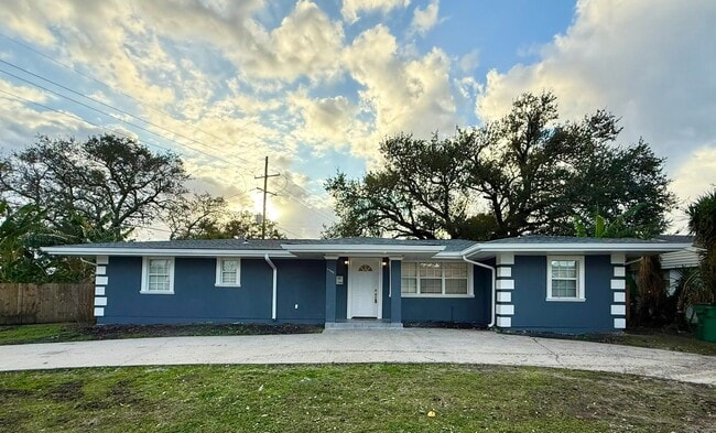 Building Photo - 3300 Bissonet Dr