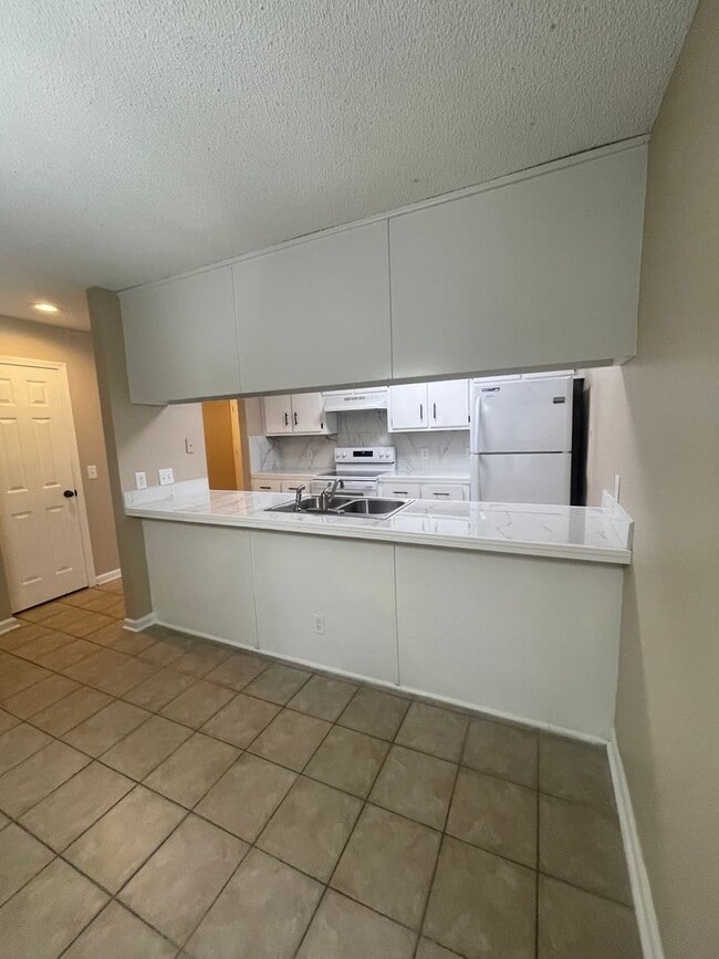 Photo - 164 Leeswood Cir