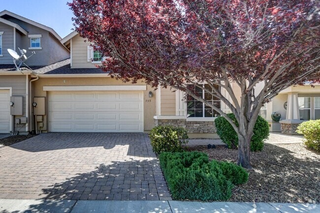 Building Photo - Beautiful 2 bed + den, 2 bath townhome in ...