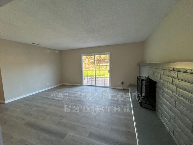 Photo - 315 Donner Rd