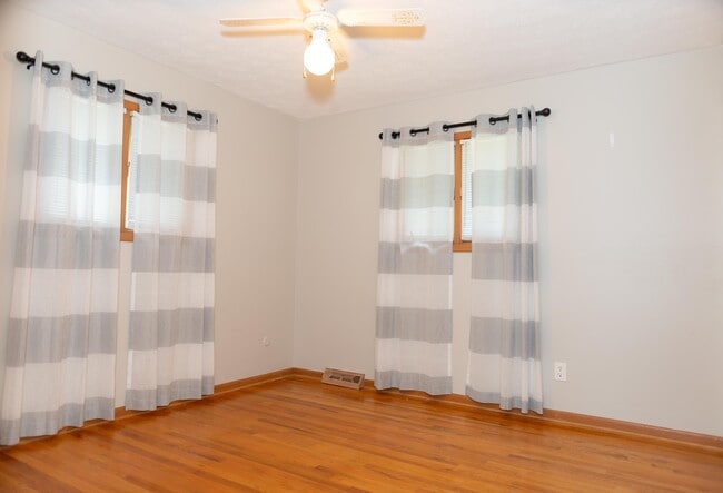 Photo - 10976 Shaker Dr