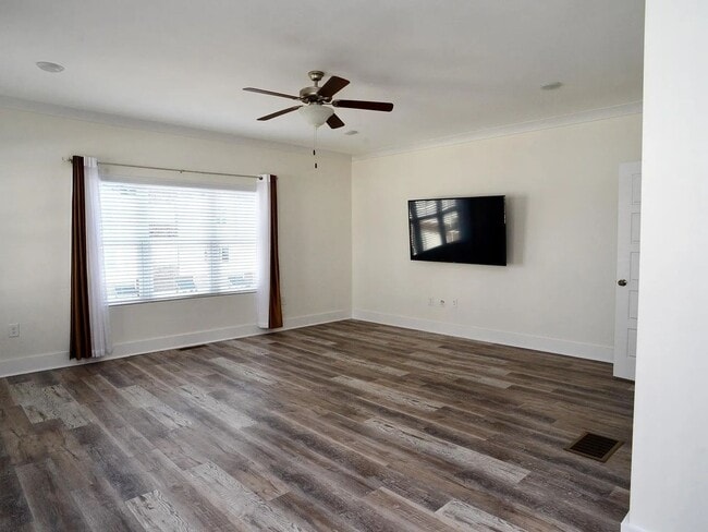 Photo - 2008 Ocean Dr NW