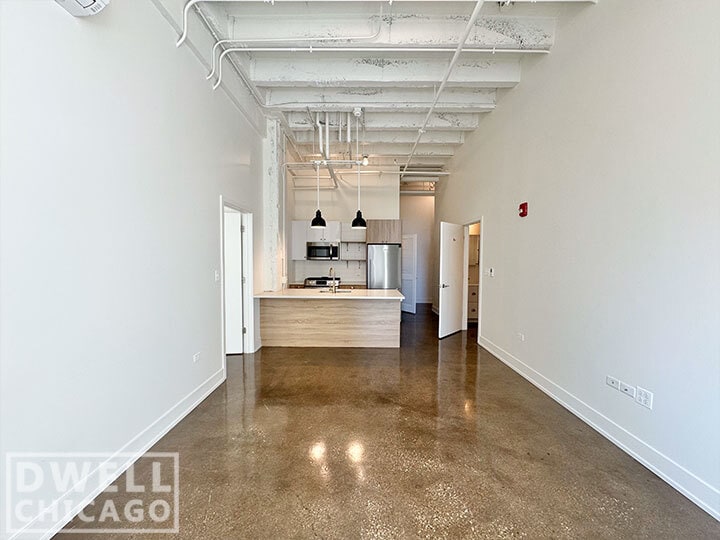Photo - 32 E Adams St (Chicago, IL)