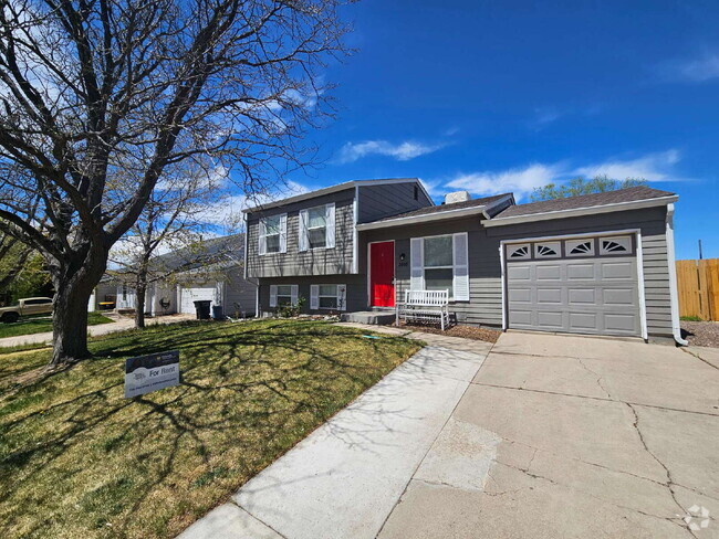 Building Photo - Spacious 4-Bedroom Aurora Home with Garage...