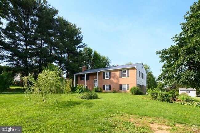 Building Photo - 102 Roosevelt Rd Rental
