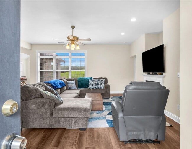 38 Castle Bay Dr
