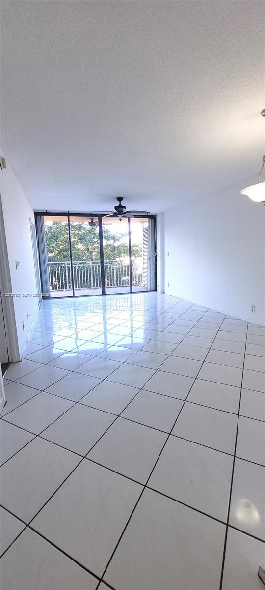 Photo - 2450 NE 135th St Unidad 206