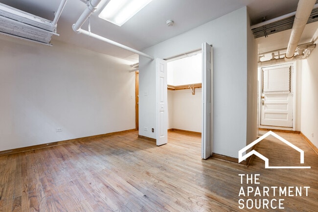 Photo - 2890 N Clark St Unidad G