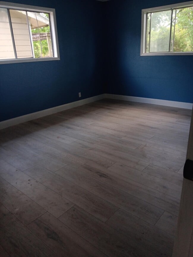 Building Photo - 3941 Broadmoor Dr