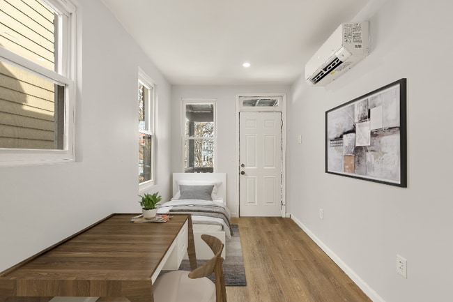 Photo - 1428 A St SE Unit Apt 3