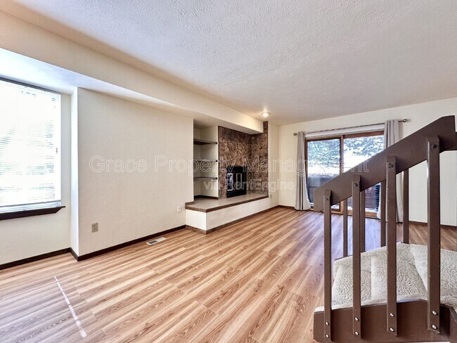 Photo - 715 Julian Cir