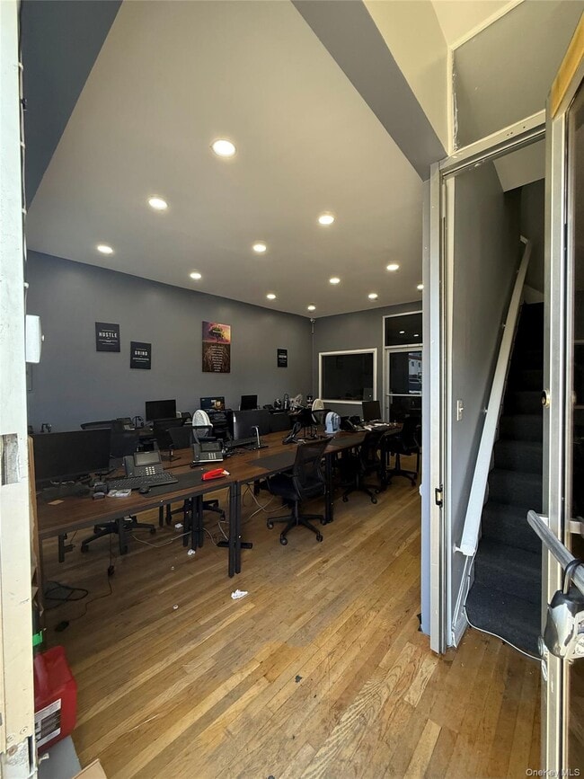 Photo - 139-27 Queens Blvd