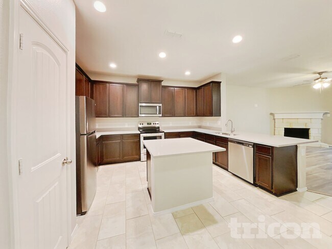 Photo - 215 Saddlebrook Ln