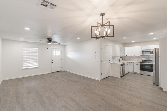 Photo - 537 Parkhill Cir