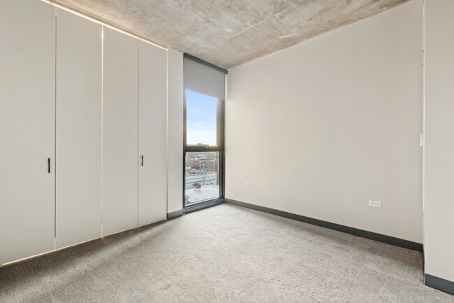 Photo - 1347 W Lake St