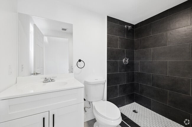 3 habitaciones, 2 baños - 1000 pies cuadrados - Baño